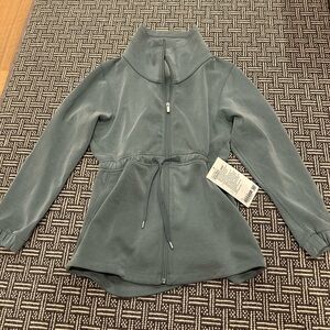 NEW WITH TAGS lululemon cinch waist soft stream jacket